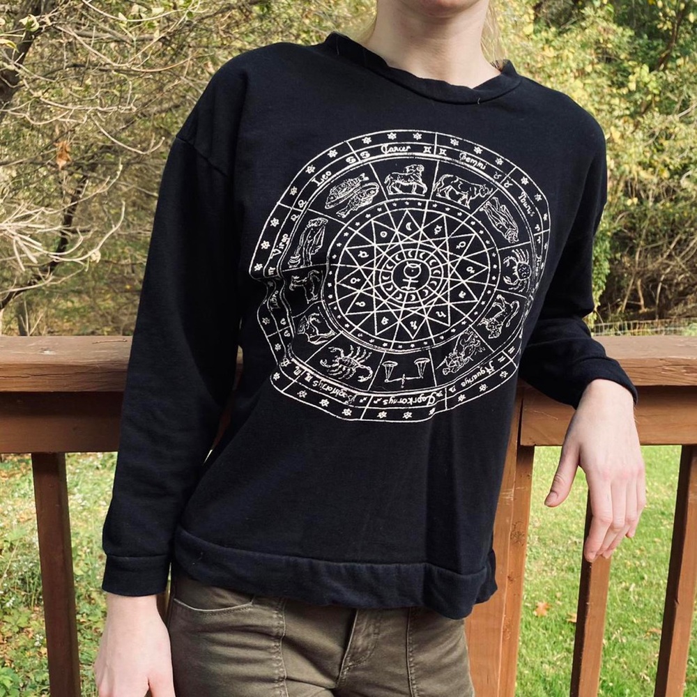 Urban Outfitters Le Shirt Zodiac Wheel Astrology Black Sweatshirt Size M